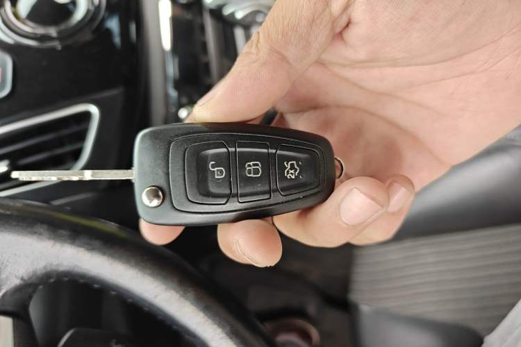 Used Ford Focus 2012 Hatchback 1.6L Automatic Fashion Edition Vehicle Key