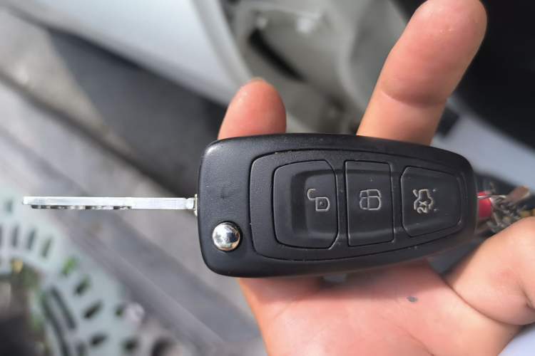 Used Ford Focus 2012 Sedan 1.6L Automatic Fashion Edition Vehicle Key