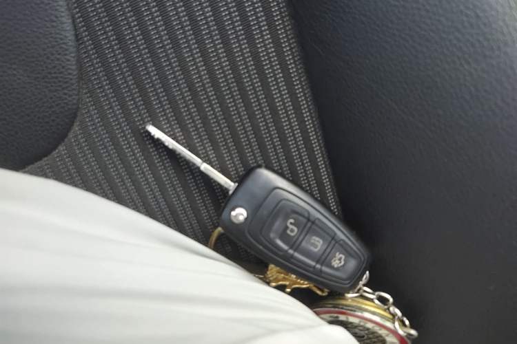 Used Ford Focus 2012 Sedan 1.6L Automatic Fashion Edition Vehicle Key