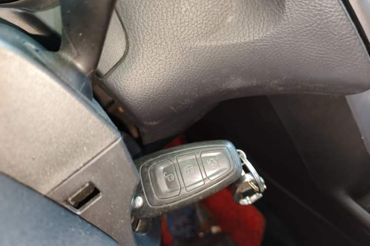 Used Ford Focus 2012 Hatchback 1.6L Automatic Fashion Edition Vehicle Key