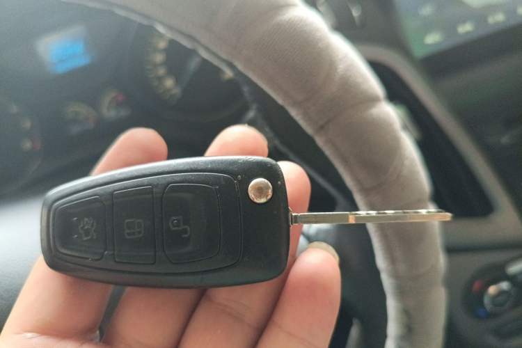 Used Ford Focus 2012 Sedan 1.6L Automatic Fashion Edition Vehicle Key