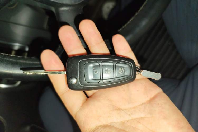 Used Ford Focus 2012 Hatchback 1.6L Automatic Fashion Edition Vehicle Key