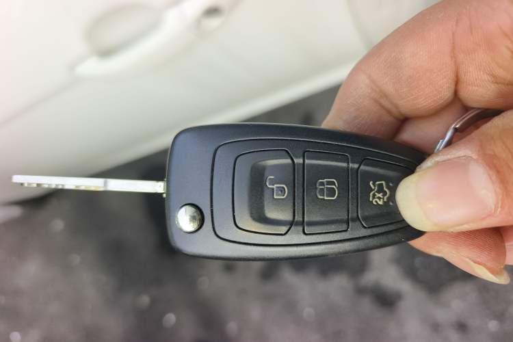 Used Ford Focus 2012 Hatchback 1.6L Automatic Fashion Edition Vehicle Key