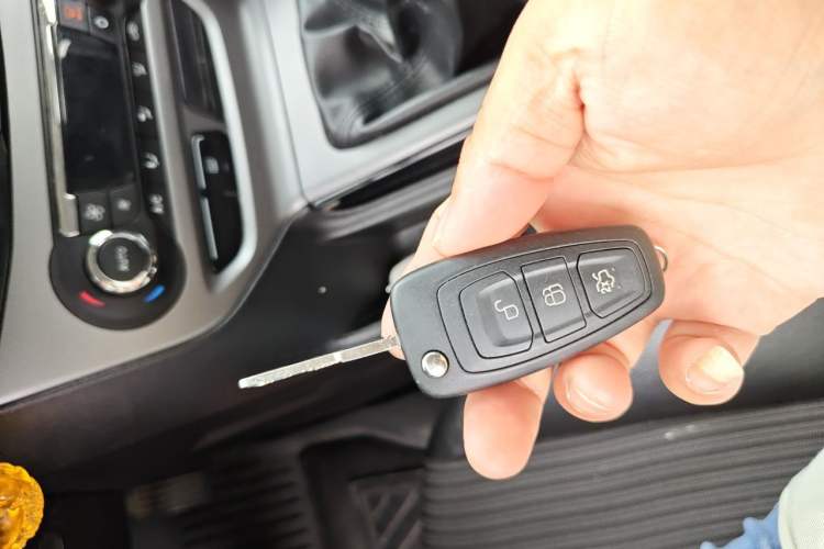 Used Ford Focus 2012 Sedan 1.6L Manual Fashion Edition Vehicle Key