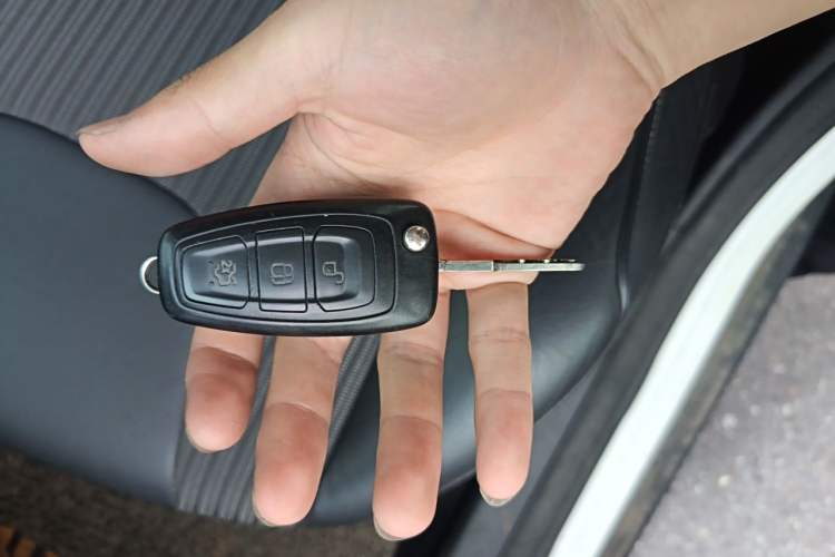 Used Ford Focus 2012 Hatchback 1.6L Automatic Fashion Edition Vehicle Key