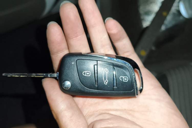 Used Ford Focus 2012 Hatchback 1.6L Automatic Fashion Edition Vehicle Key
