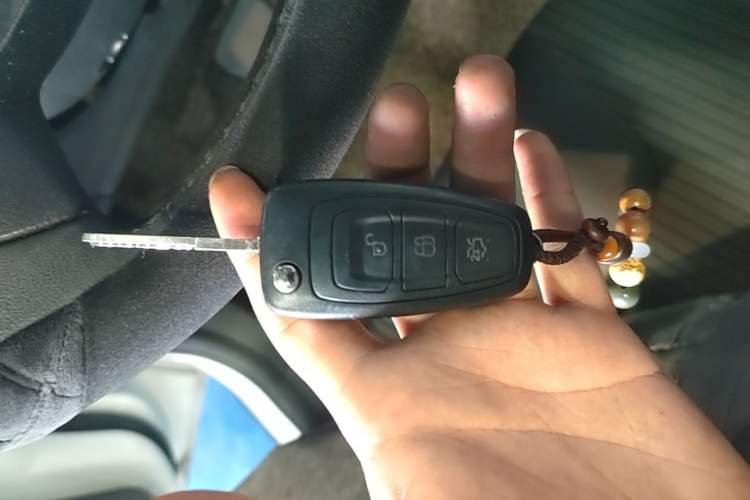 Used Ford Focus 2012 Hatchback 1.6L Automatic Fashion Edition Vehicle Key