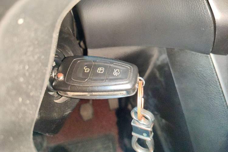 Used Ford Focus 2012 Sedan 1.6L Manual Fashion Edition Vehicle Key