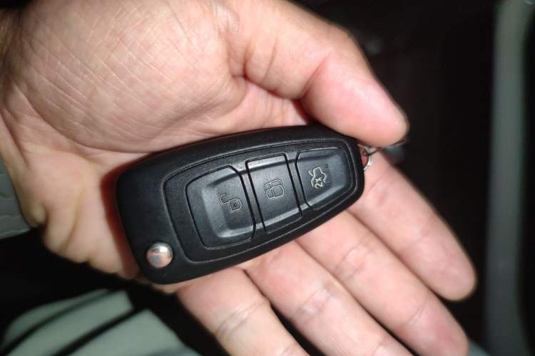 Used Ford Focus 2012 Sedan 1.6L Automatic Fashion Edition Vehicle Key