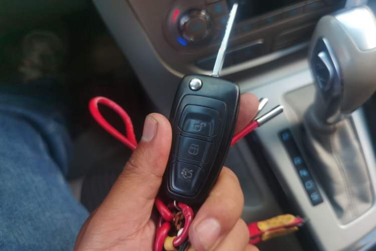 Used Ford Focus 2012 Sedan 1.6L Automatic Fashion Edition Vehicle Key