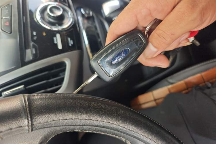 Used Ford Focus 2012 Hatchback 1.6L Automatic Fashion Edition Vehicle Key