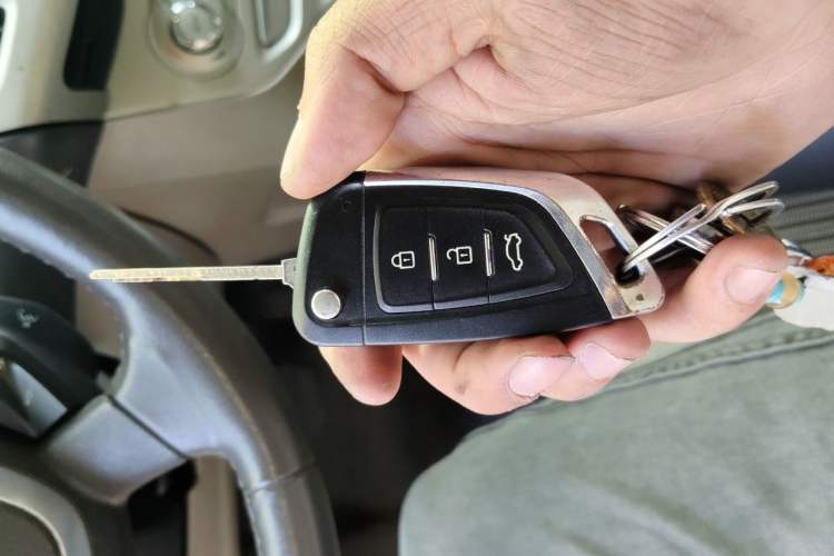 Used Ford Focus 2012 Sedan 1.6L Automatic Fashion Edition Vehicle Key