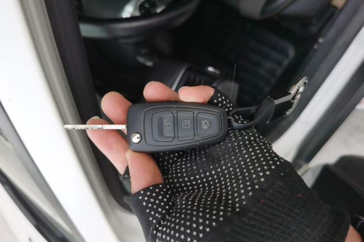Used Ford Focus 2012 Hatchback 1.6L Automatic Fashion Edition Vehicle Key