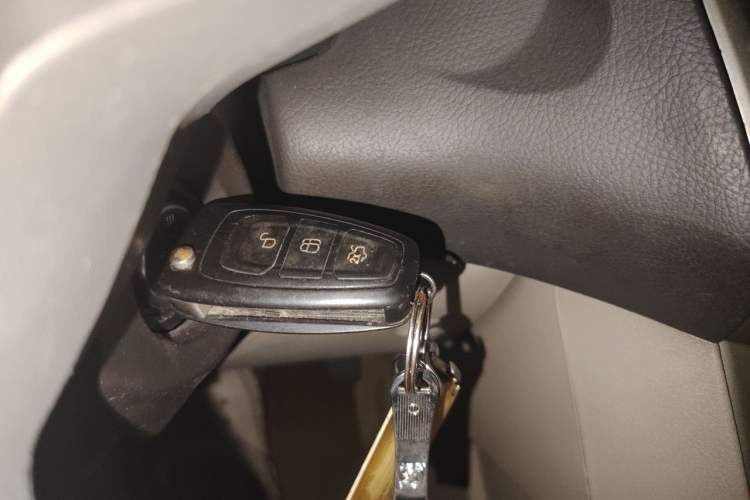 Used Ford Focus 2012 Hatchback 1.6L Automatic Fashion Edition Vehicle Key