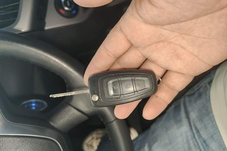 Used Ford Focus 2012 Sedan 1.6L Automatic Fashion Edition Vehicle Key