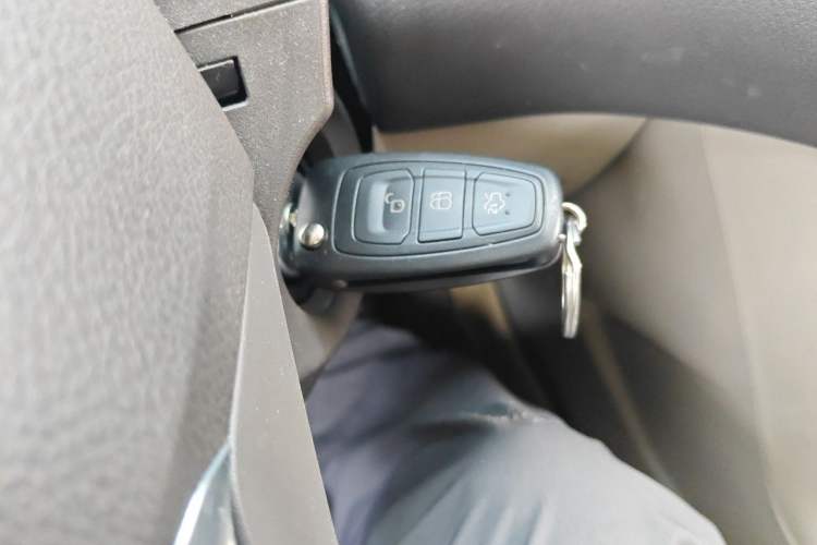Used Ford Focus 2012 Sedan 1.6L Manual Fashion Edition Vehicle Key
