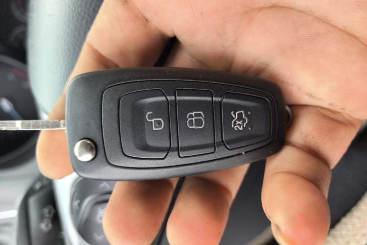 Used Ford Focus 2012 Hatchback 1.6L Automatic Fashion Edition Vehicle Key