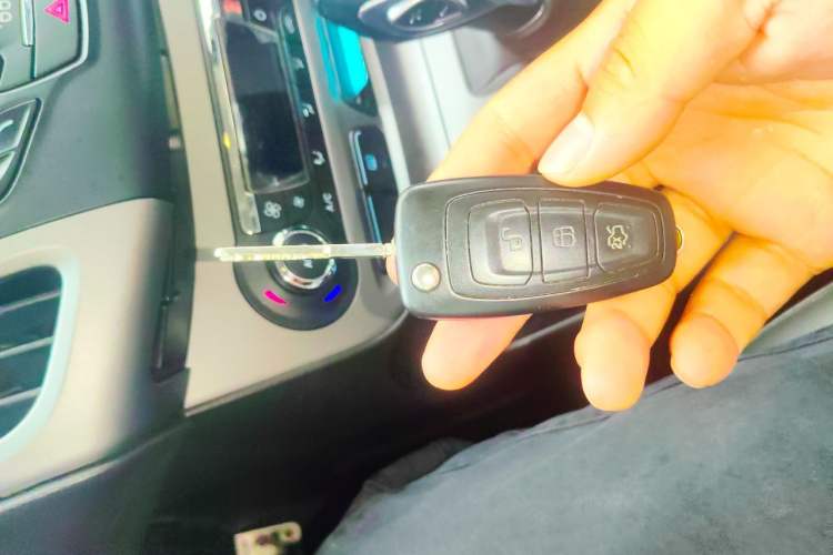 Used Ford Focus 2012 Hatchback 1.6L Automatic Fashion Edition Vehicle Key