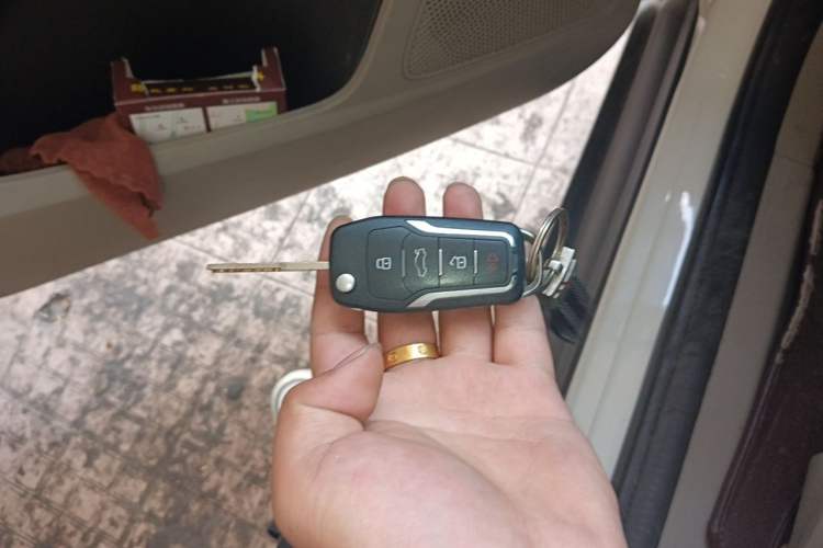 Used Ford Focus 2012 Sedan 1.6L Automatic Fashion Edition Vehicle Key