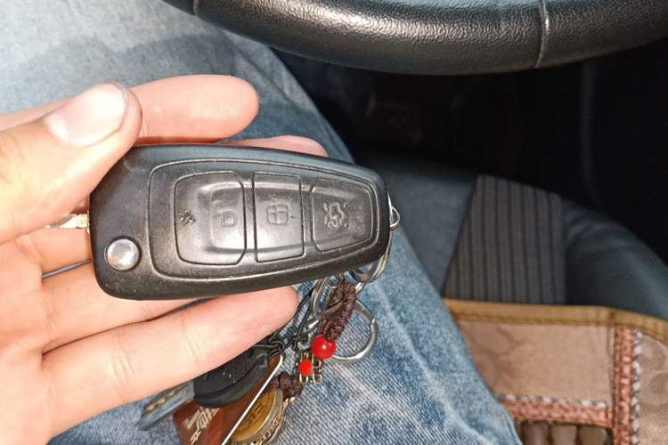 Used Ford Focus 2012 Sedan 1.6L Automatic Fashion Edition Vehicle Key