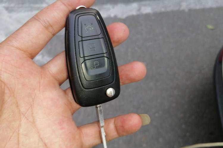 Used Ford Focus 2012 Hatchback 1.6L Automatic Fashion Edition Vehicle Key