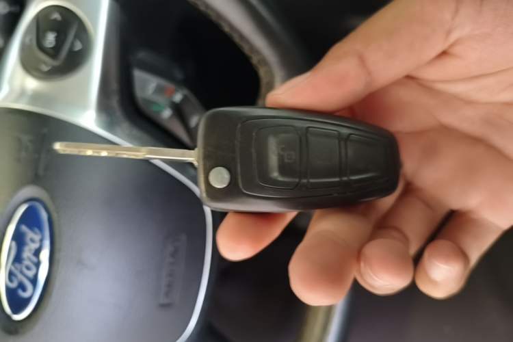 Used Ford Focus 2012 Sedan 1.6L Manual Fashion Edition Vehicle Key