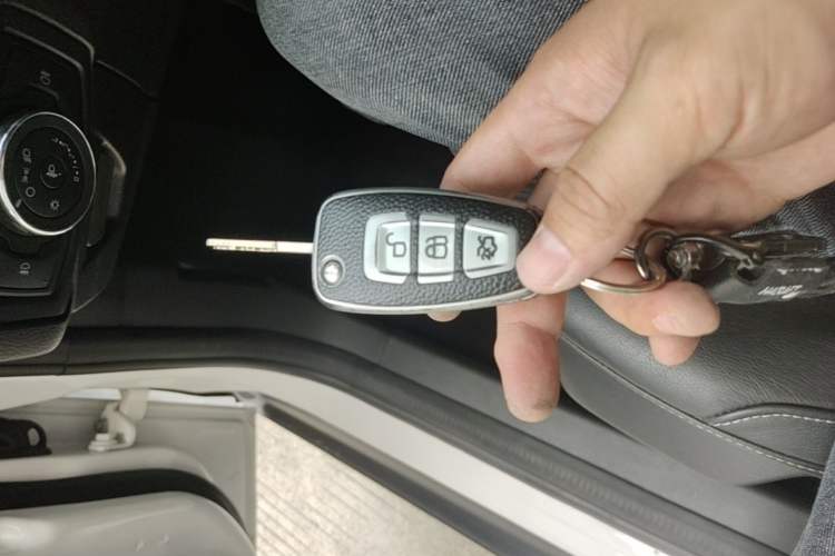 Used Ford Focus 2012 Hatchback 1.6L Automatic Fashion Edition Vehicle Key