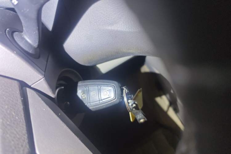 Used Ford Focus 2012 Hatchback 1.6L Automatic Fashion Edition Vehicle Key