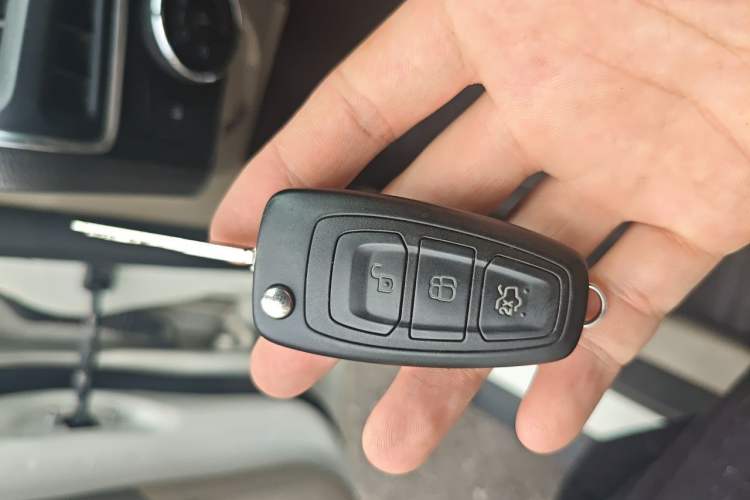 Used Ford Focus 2012 Sedan 1.6L Automatic Fashion Edition Vehicle Key