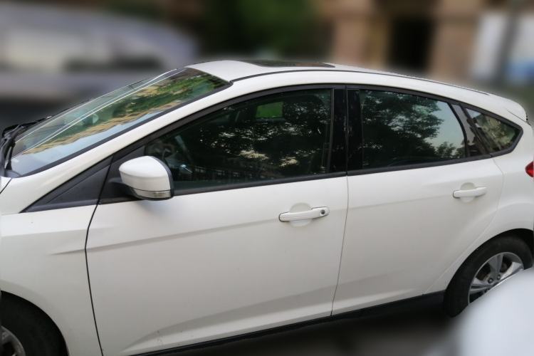 Used Ford Focus 2012 Hatchback 1.6L Automatic Fashion Edition Guazi used car, China used car export, Used car for sale, Used Ford cars, Cheapest cars for sale