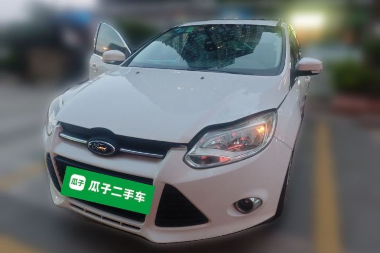 Used Ford Focus 2012 Hatchback 1.6L Automatic Fashion Edition Guazi used car, China used car export, Used car for sale, Used Ford cars, Cheapest cars for sale