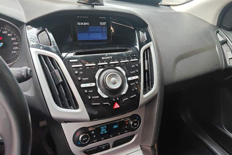 Used Ford Focus 2012 Hatchback 2.0L Manual Luxury Sport Model Audio And AC Panel