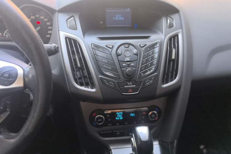 Used Ford Focus 2012 Hatchback 1.6L Automatic Fashion Edition Audio And AC Panel