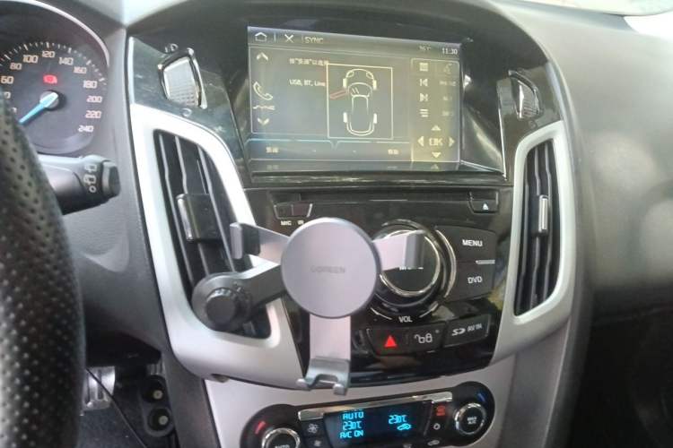 Used Ford Focus 2012 Hatchback 2.0L Automatic Luxury Sport Model Audio And AC Panel