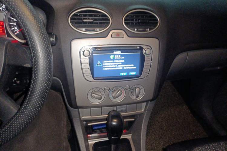 Used Ford Focus 2012 Hatchback Classic 1.8L Automatic Fashion Edition Audio And AC Panel