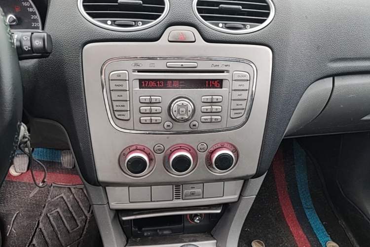 Used Ford Focus 2012 Hatchback Classic 1.8L Manual Base Model Audio And AC Panel