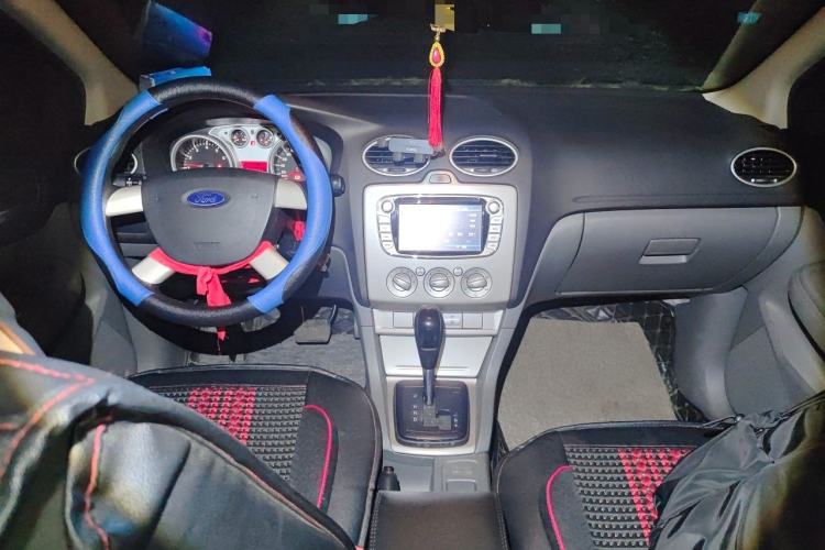 Used Ford Focus 2012 Hatchback Classic 1.8L Automatic Base Model Center Console