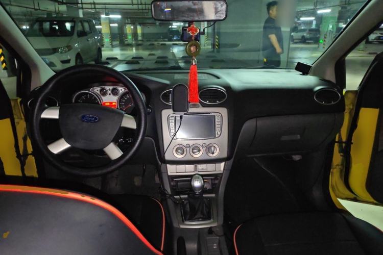 Used Ford Focus 2012 Hatchback Classic 1.8L Manual Fashion Edition Center Console