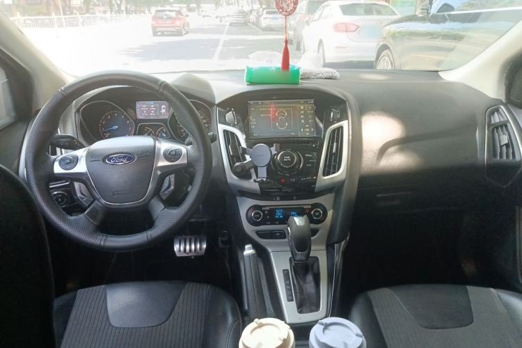 Used Ford Focus 2012 Hatchback 2.0L Automatic Luxury Sport Model Center Console