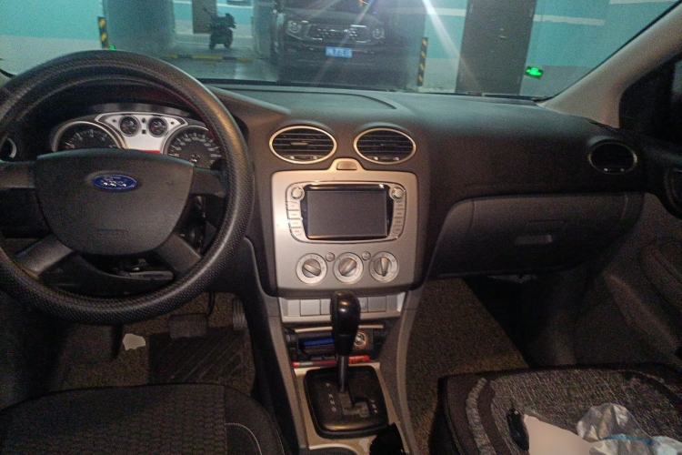 Used Ford Focus 2012 Hatchback Classic 1.8L Automatic Fashion Edition Center Console