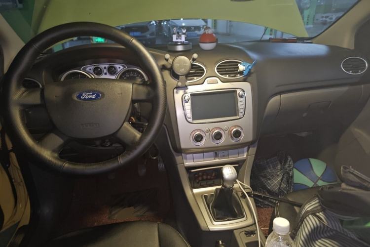 Used Ford Focus 2012 Hatchback Classic 1.8L Manual Fashion Edition Center Console