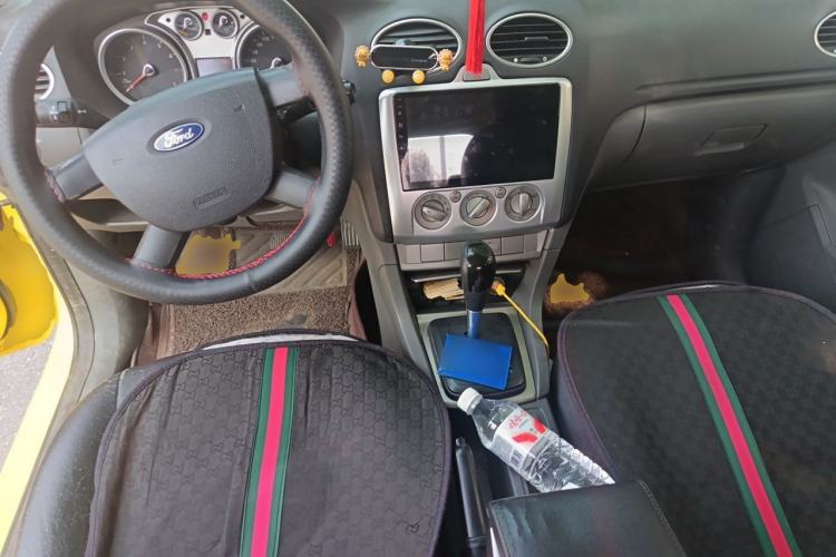 Used Ford Focus 2012 Hatchback Classic 1.8L Automatic Base Model Center Console