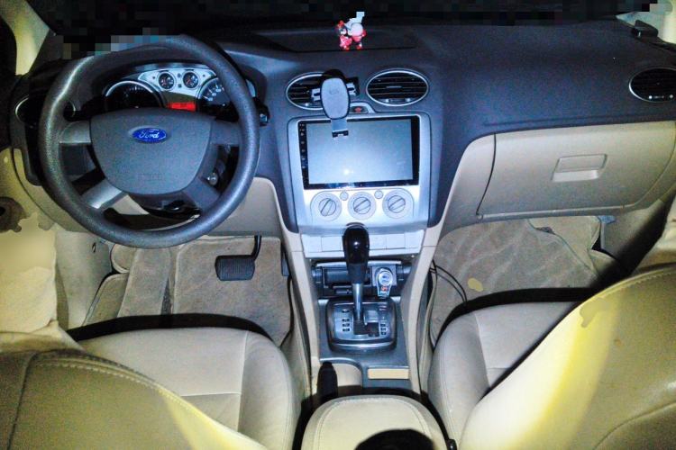 Used Ford Focus 2012 Hatchback Classic 1.8L Automatic Fashion Edition Center Console