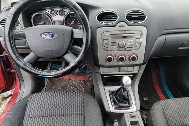 Used Ford Focus 2012 Hatchback Classic 1.8L Manual Base Model Center Console