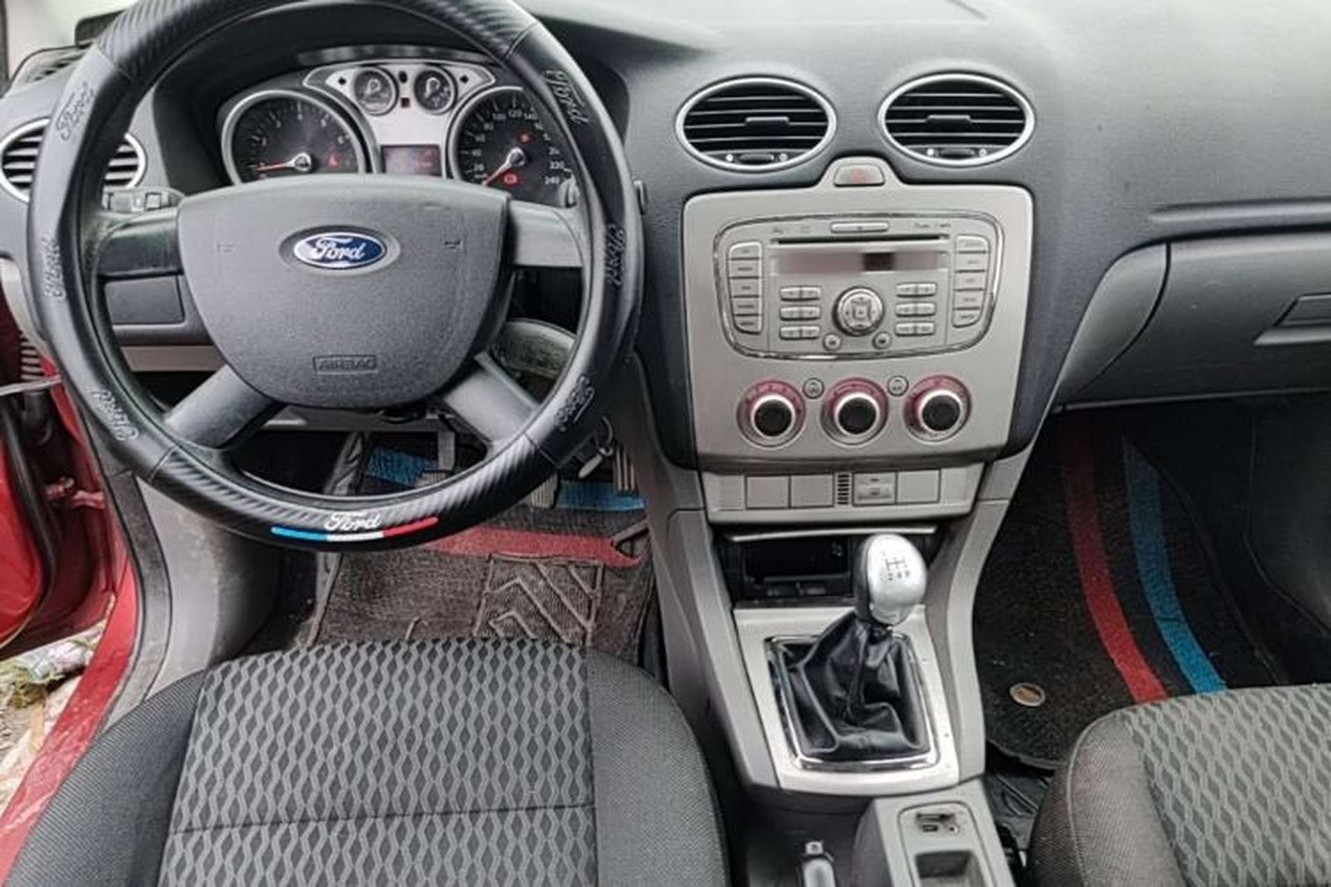 Used Ford Focus 2012 Hatchback Classic 1.8L Manual Base Model Center Console