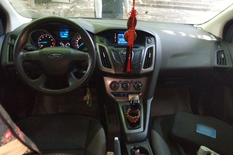Used Ford Focus 2012 Hatchback 1.6L Manual Comfort Model Center Console