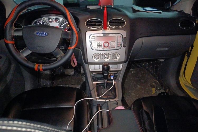 Used Ford Focus 2012 Hatchback Classic 1.8L Automatic Base Model Center Console