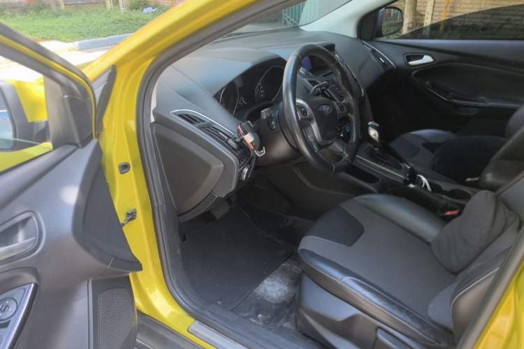 Used Ford Focus 2012 Hatchback 1.6L Automatic Fashion Edition Driver Seat