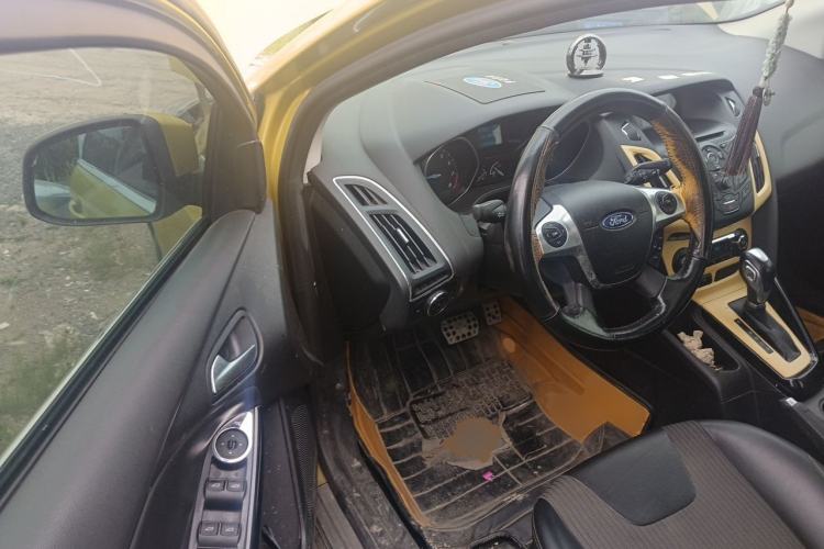 Used Ford Focus 2012 Hatchback 1.6L Automatic Fashion Edition Driver Seat