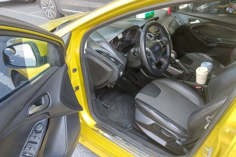 Used Ford Focus 2012 Hatchback 2.0L Automatic Luxury Sport Model Driver Seat